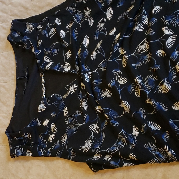 White House Black Market sleevless top - Picture 9 of 9